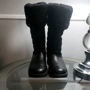 Sz 7 Women's UGG'S